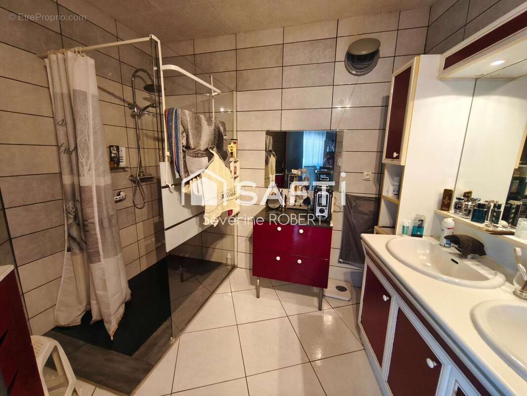 Maison 255 m² à Monts-Sur-Guesnes  - photo 4