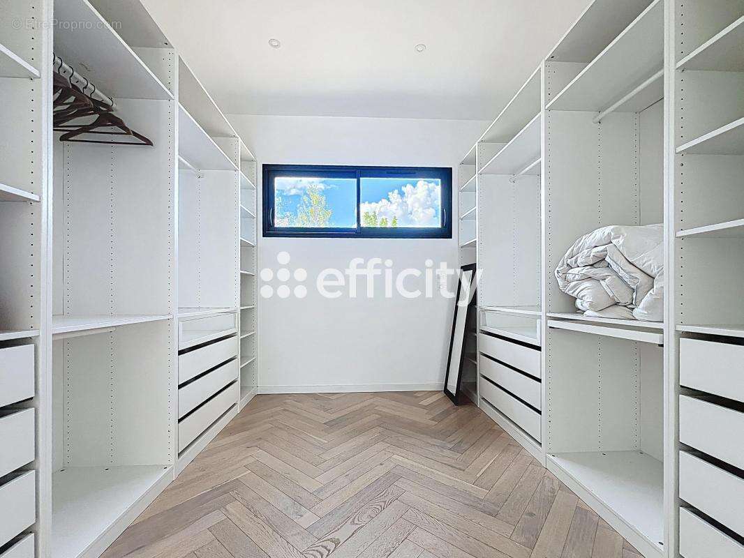 Maison 285 m² à Saint-Cyr-Sur-Loire  - photo 11