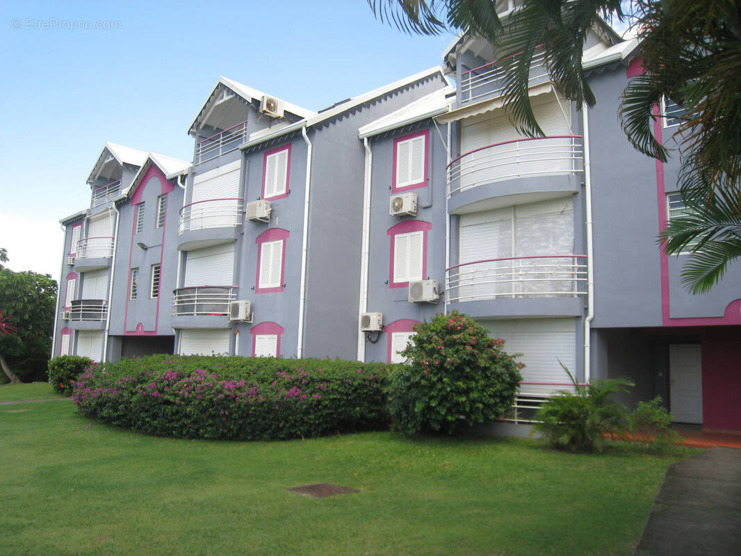 Appartement à BAIE-MAHAULT