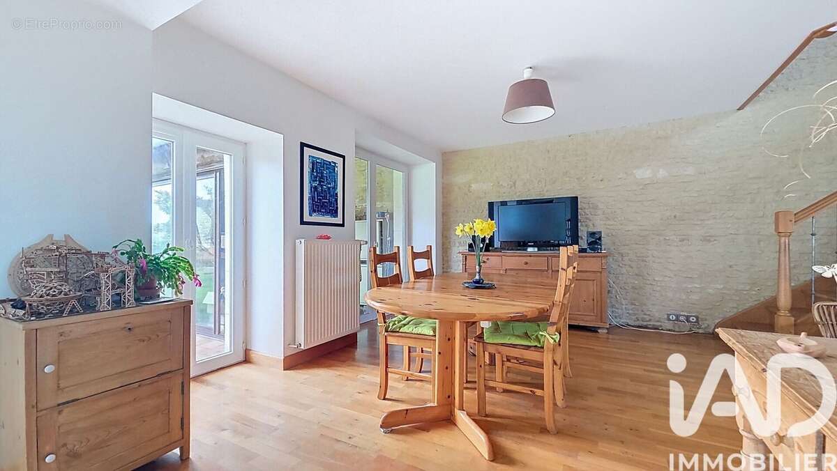 Maison 182 m² à Vendeuvre  - photo 2