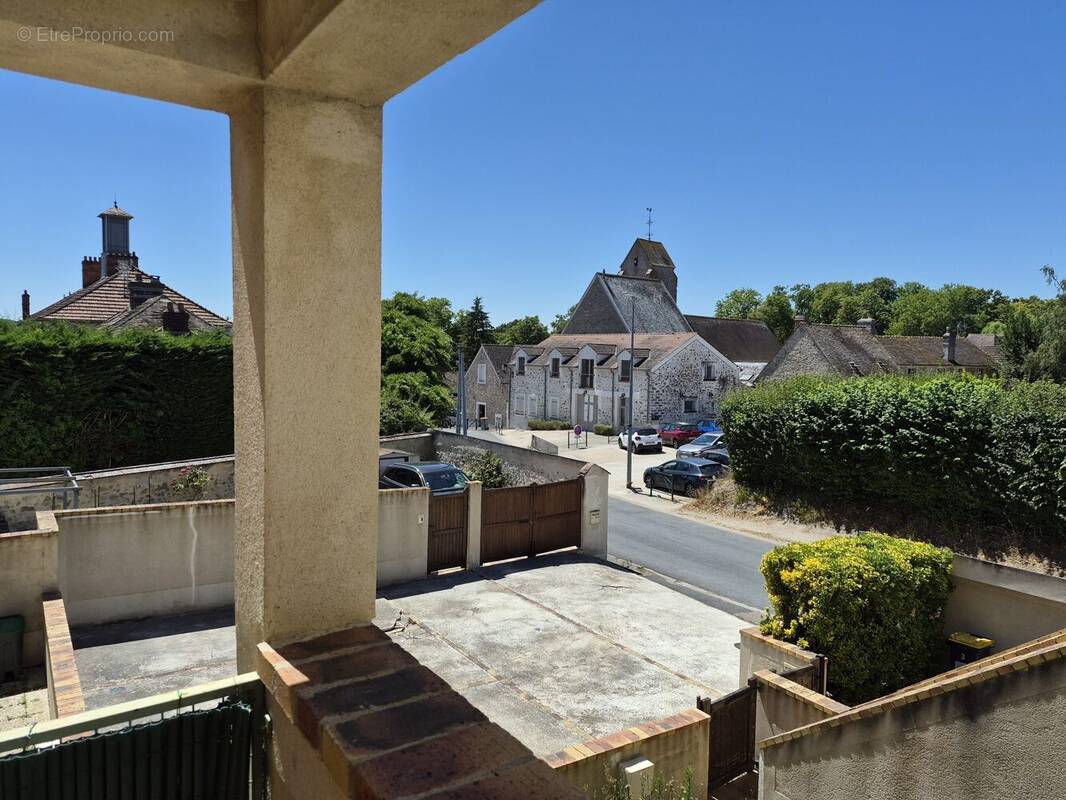 Appartement à SAINT-MAURICE-MONTCOURONNE