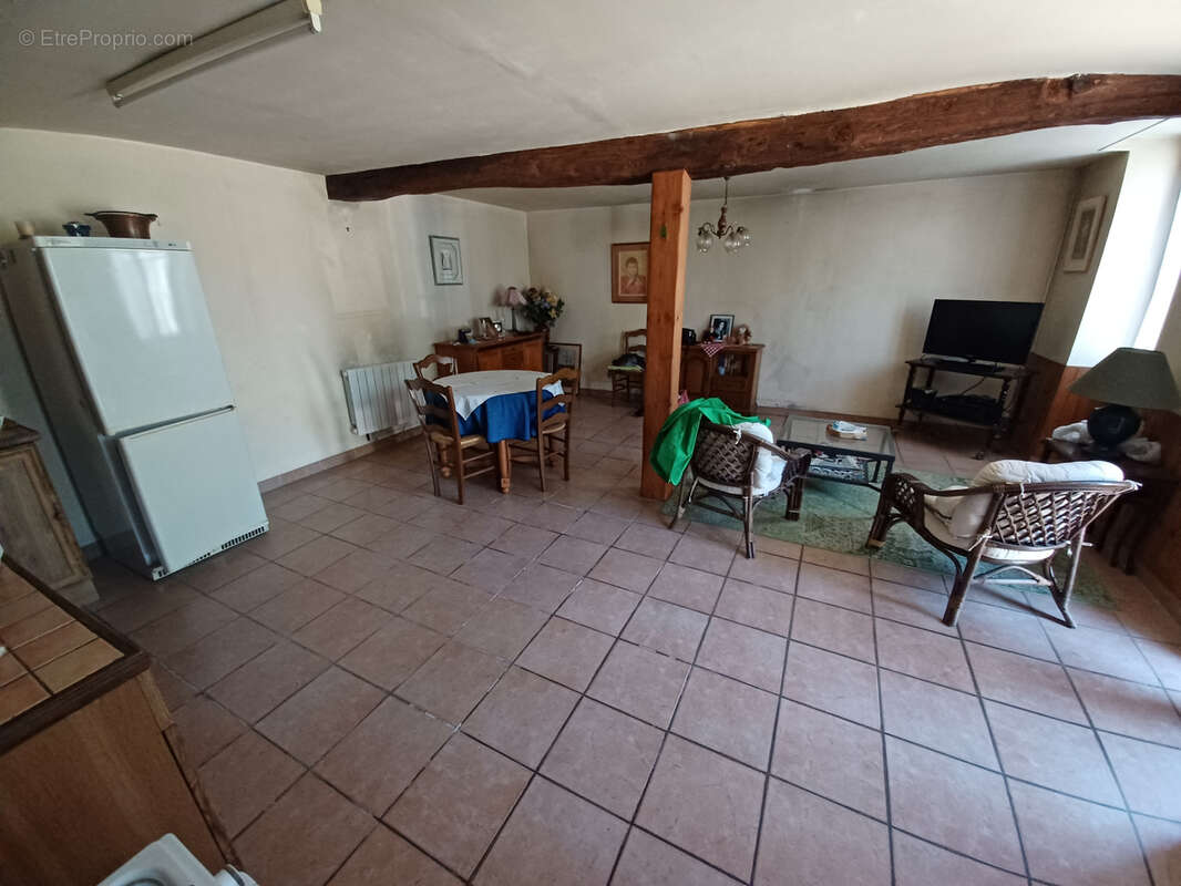 Maison de village, dans un endroit calme, d'env 79m2 hab. avec cour attenante. - photo 2