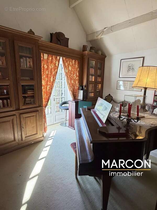 Maison à LA CELLE-DUNOISE