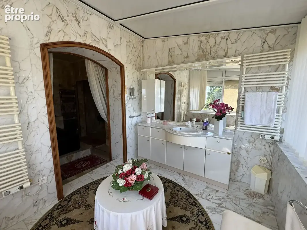 Ghisonaccia   maison de caractère avec fort potentiel   terrain de 2 705 m2   piscine intérieure - photo 9
