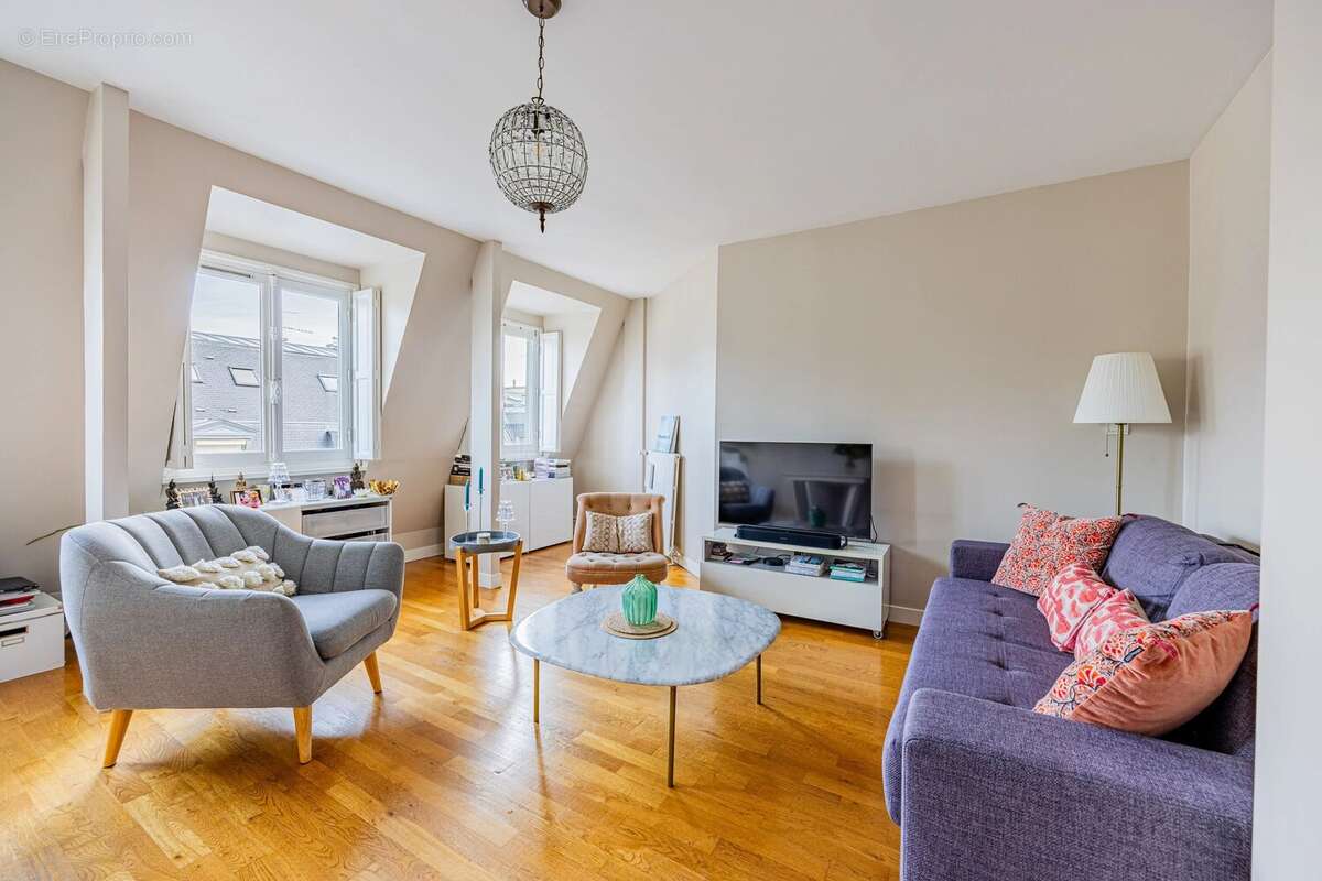 Appartement à PARIS-16E