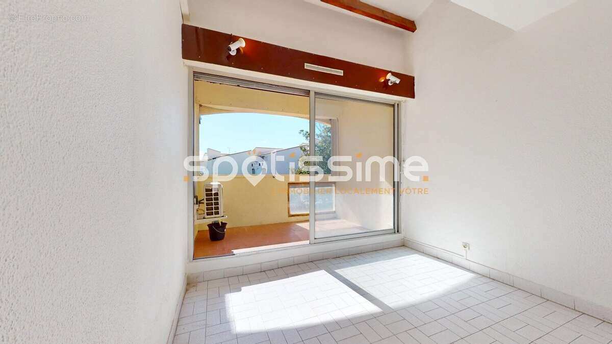 Studio avec balcon, exposition sud-ouest et parking privatif  Cap d'Agde, Centre-Port - photo 12