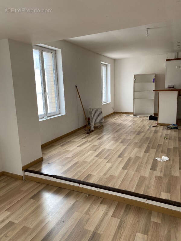 Immeuble à usage de commerce et d'habitation - photo 2
