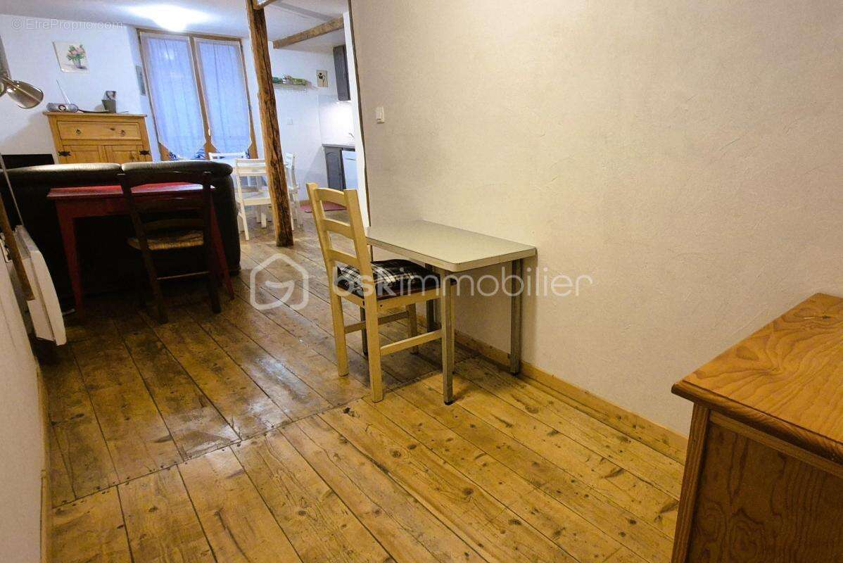 Appartement à COLMARS