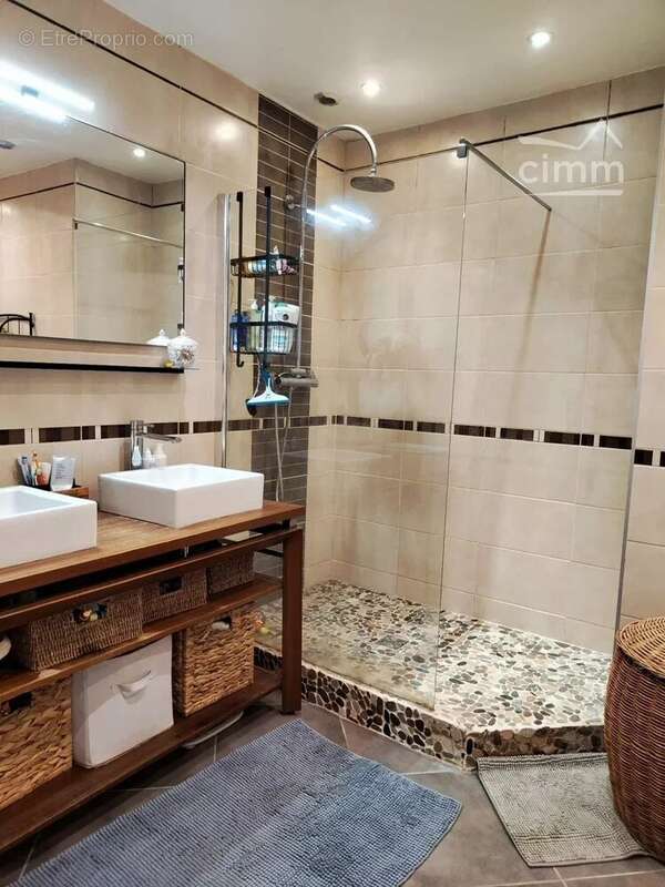 Appartement à GUILHERAND-GRANGES