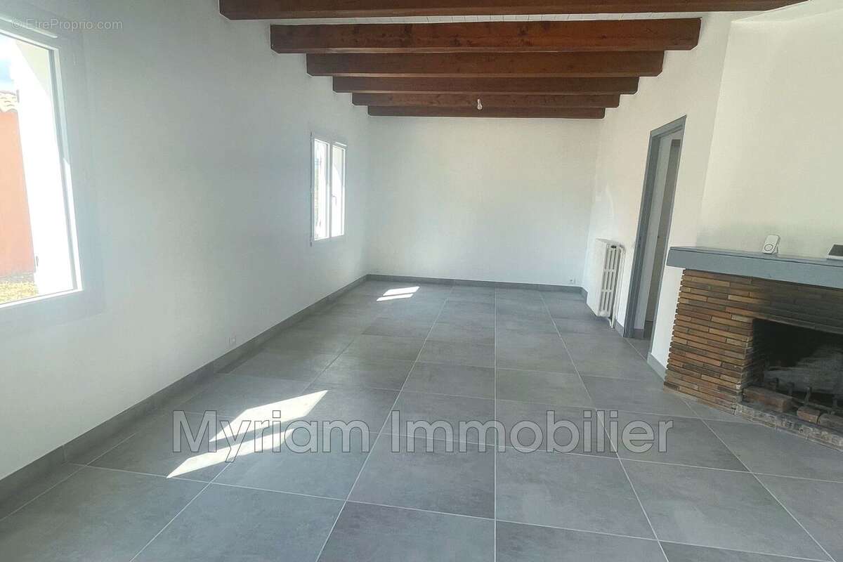 Maison à SAINT-CEZAIRE-SUR-SIAGNE