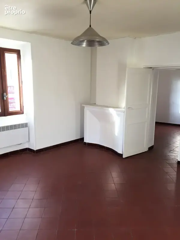 Immeuble avec commerce, appartement et terrain - photo 9