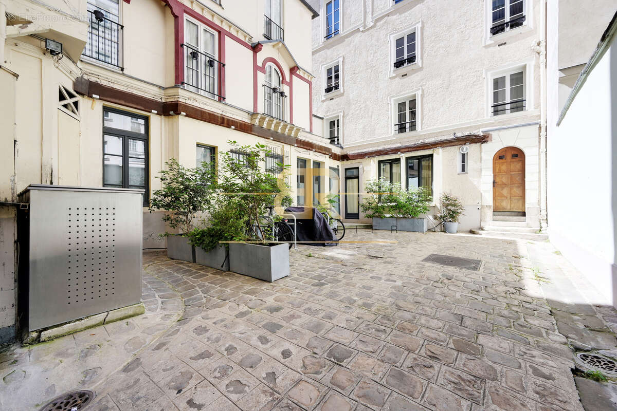 Appartement à PARIS-10E