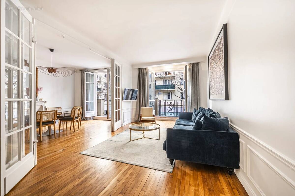 Appartement à PARIS-16E