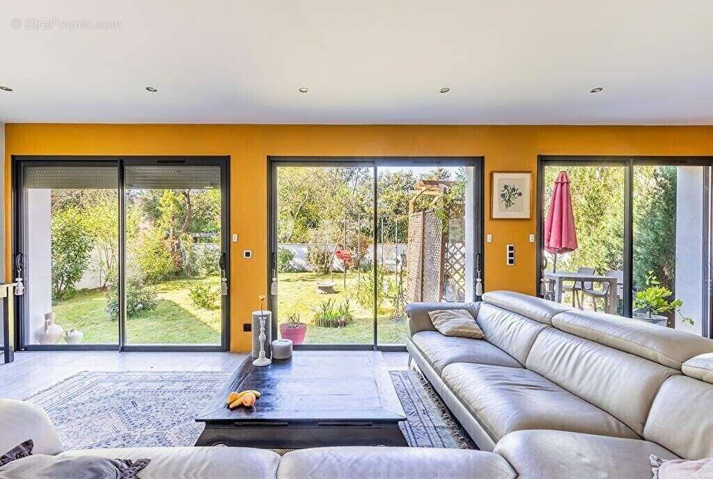 Maison à VERRIERES-LE-BUISSON