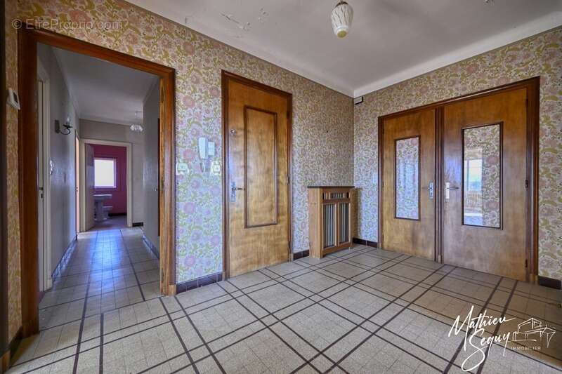 Appartement à CHARBONNIERES-LES-BAINS