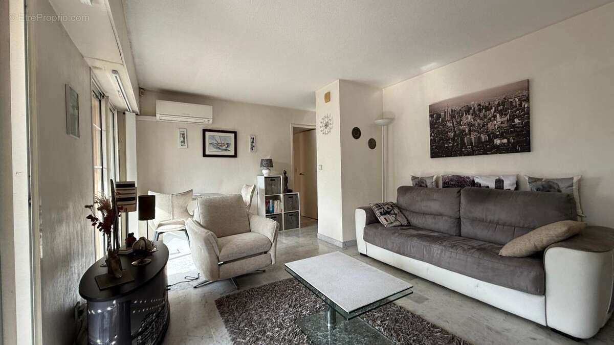 2 pièces avec garage parking et cave à vendre SAINT RAPHAEL (83) - photo 2