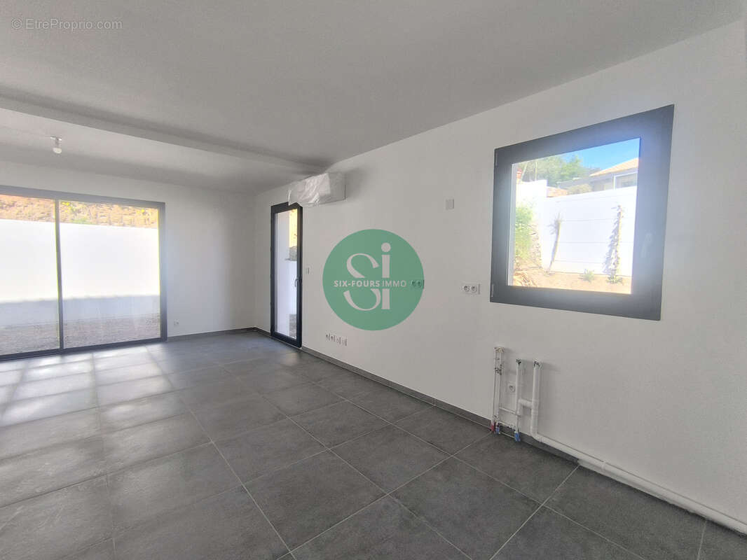 Appartement à SIX-FOURS-LES-PLAGES