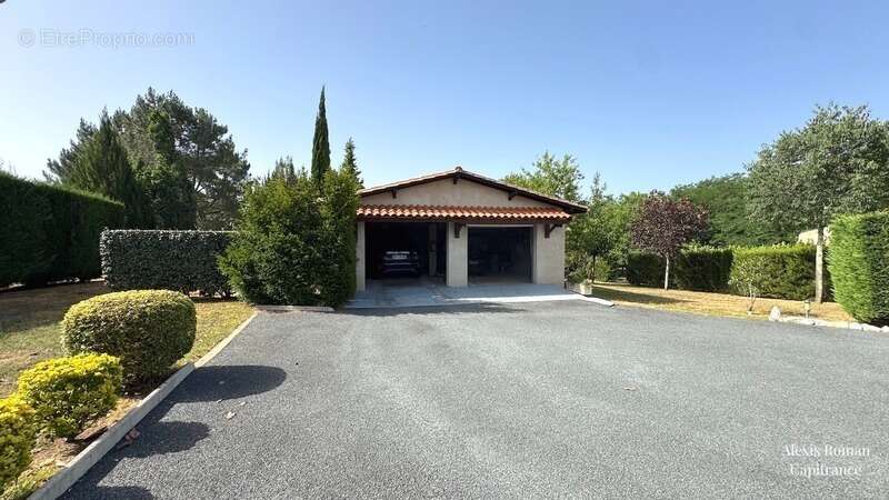 Plain-pied 148 m², DPE A sur 3 700 m² de terrain – Géothermie, double garage et jardin clos - photo 11
