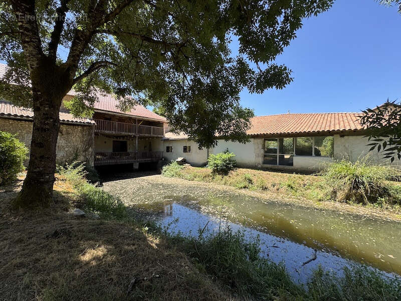 Magnifique moulin avec une piscine, des bois, verger, prairie et piscine couverte- pas des voisins proches - photo 20