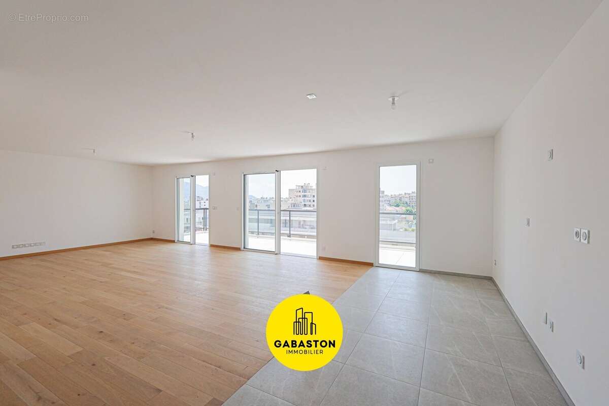 Appartement à MARSEILLE-8E