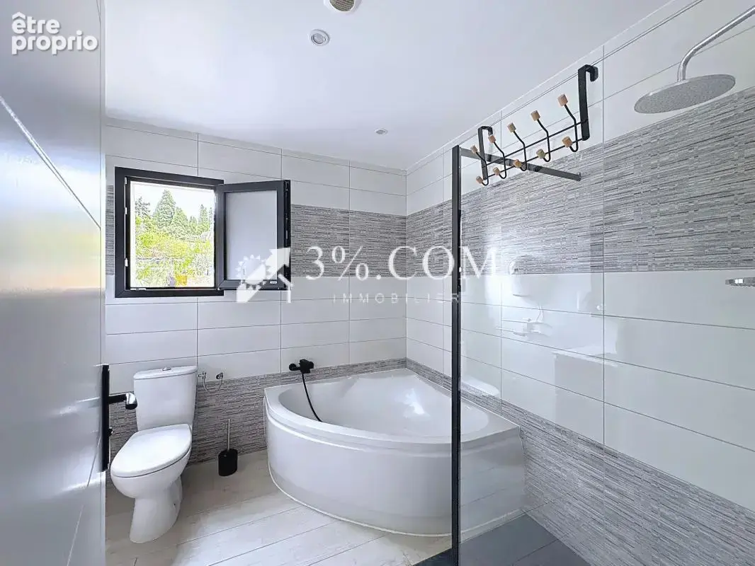 Belle maison contemporaine 6 pièces de 148 m2 avec piscine - photo 23