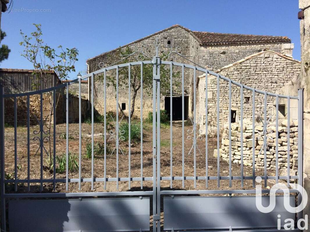 Photo 2 - Maison à HIERSAC