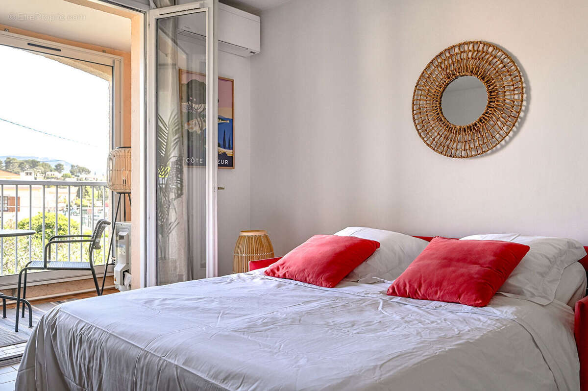 ** Proche Plage & Port ** Appartement  1 Pièce (28,05m²) ** (83430) SAINT MANDRIER SUR MER ** - photo 6
