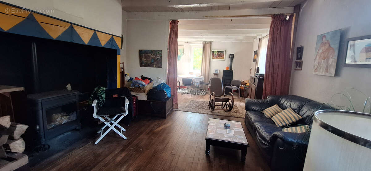 Maison de caractère de type 2-3 avec cour et petit jardin - photo 2