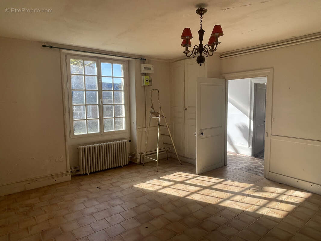 Maison à SAINT-OUEN-LES-VIGNES