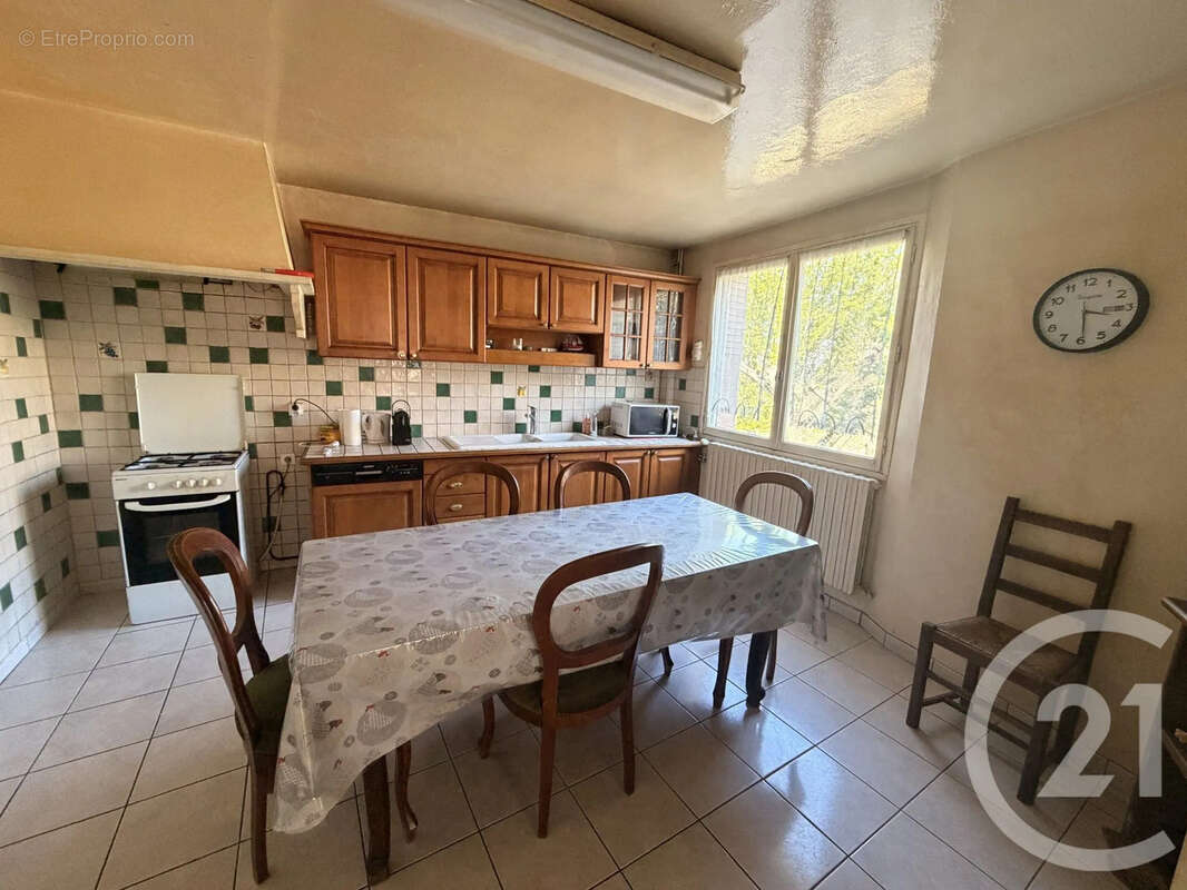 Maison à SAINT-CYR