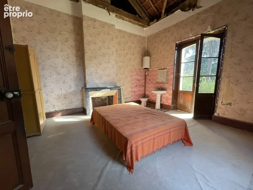 Maison a renover avec dependances sur 10ha  de terrain - photo 14