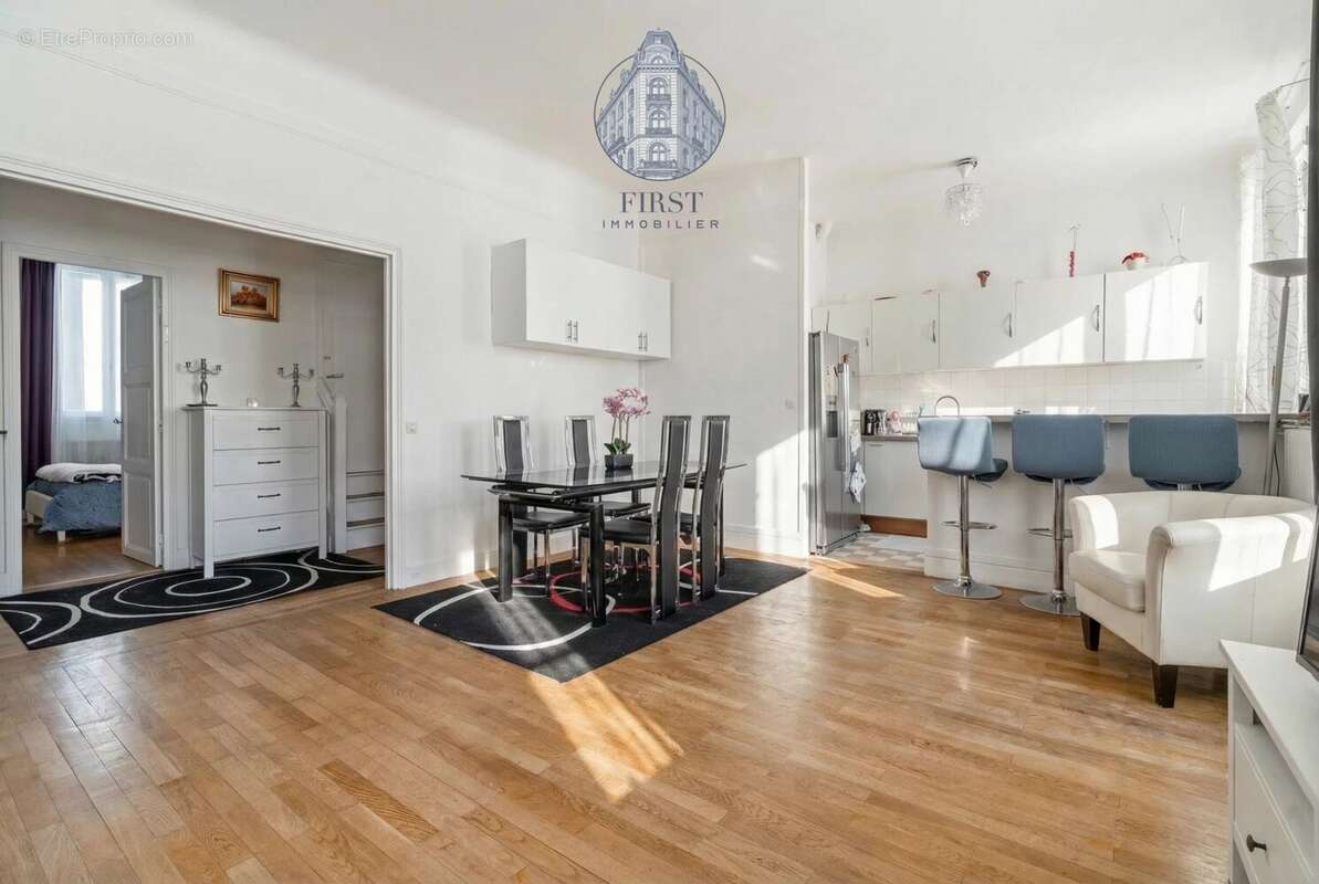 Appartement à PARIS-16E