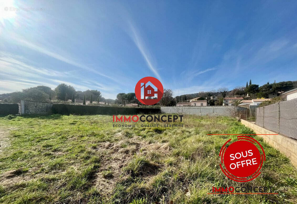 Terrain à LAUDUN-L'ARDOISE