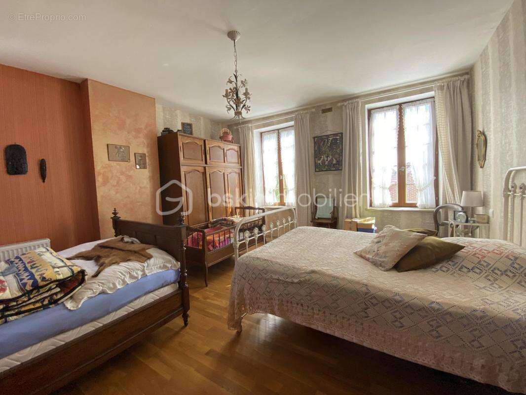 Antoine Rafart BSK Immobilier vous présente cette très belle maison de famille de 195 m2 habitables, 4 chambres, 800 m2 de terra - photo 13