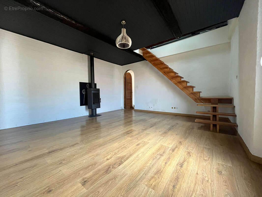 Appartement à LARAGNE-MONTEGLIN