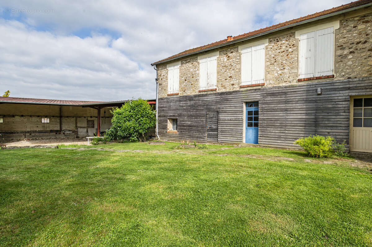 Un Domaine offrant près de 1 400 m2 de bâtis - photo 13