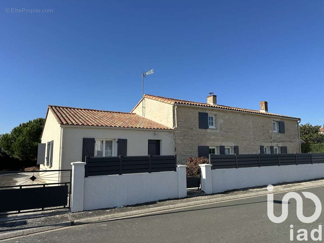 Photo 2 - Maison à LES MAGNILS-REIGNIERS