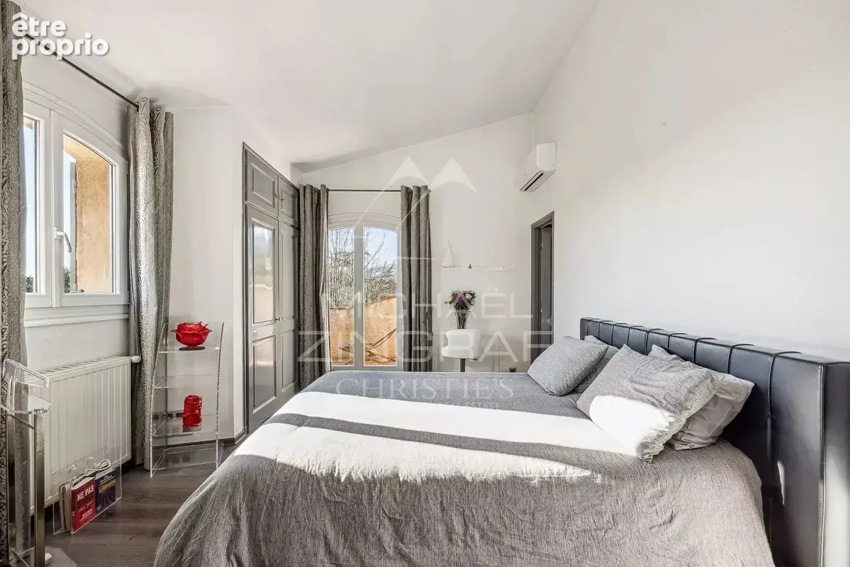 Villa Provençale d’Exception avec Vue Dégagée et Jardin de 4 375 m² à Plascassier - photo 8