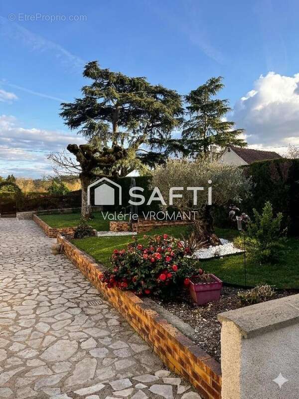 Maison 252 m² à Luzille  - photo 2