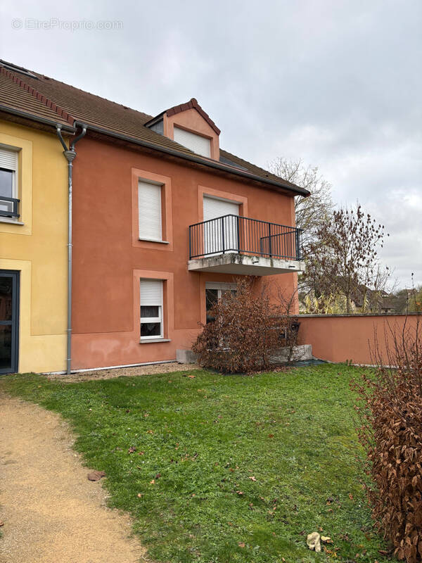 Appartement à FOLLAINVILLE-DENNEMONT