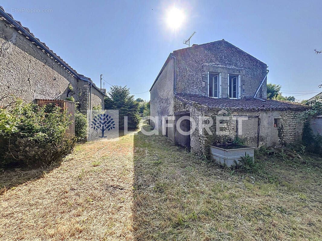 Maison à SAINT-LOUP-LAMAIRE
