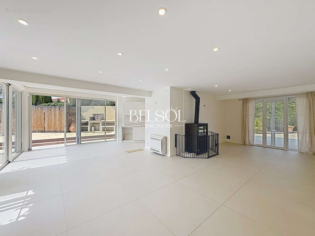 Maison 145 m² à Le Soler  - photo 2