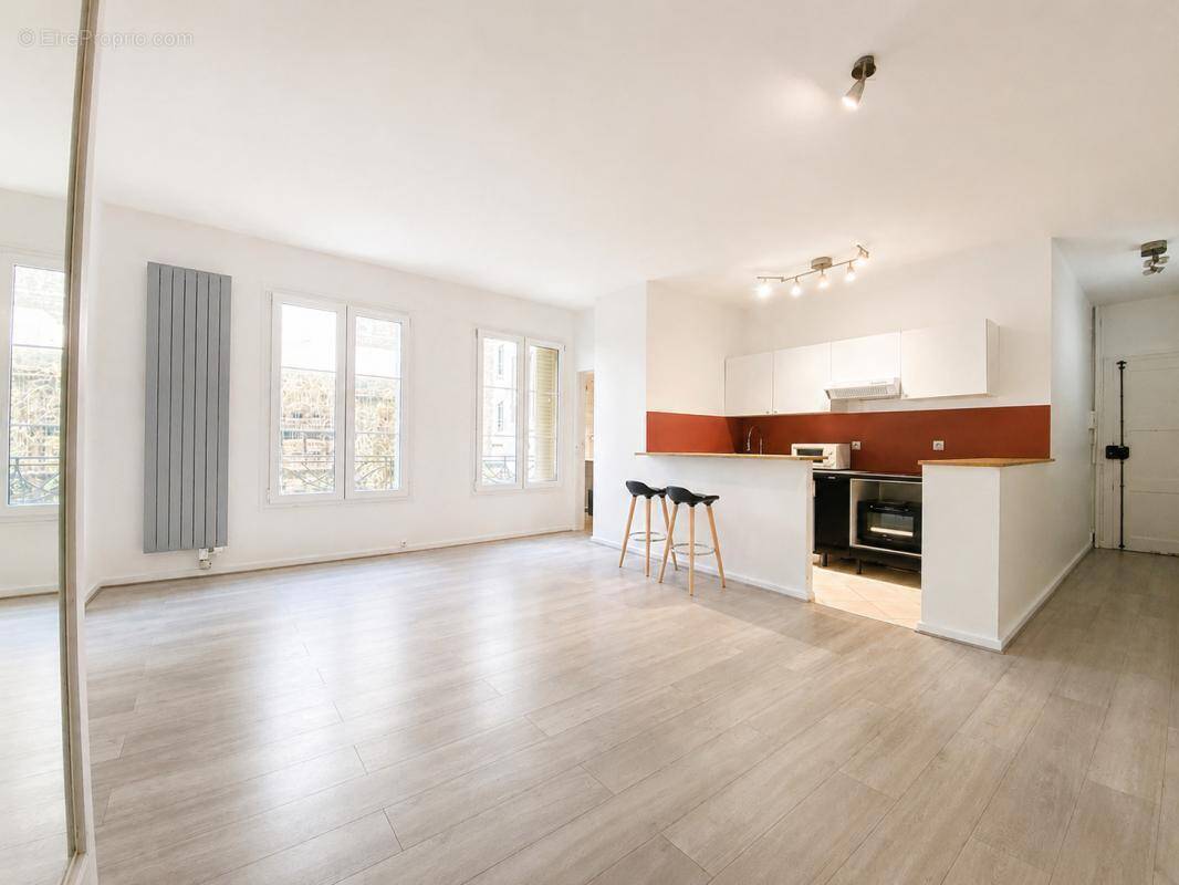 Appartement à PARIS-16E