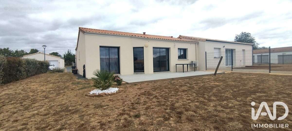 Maison 65 m² à Antigny  - photo 2