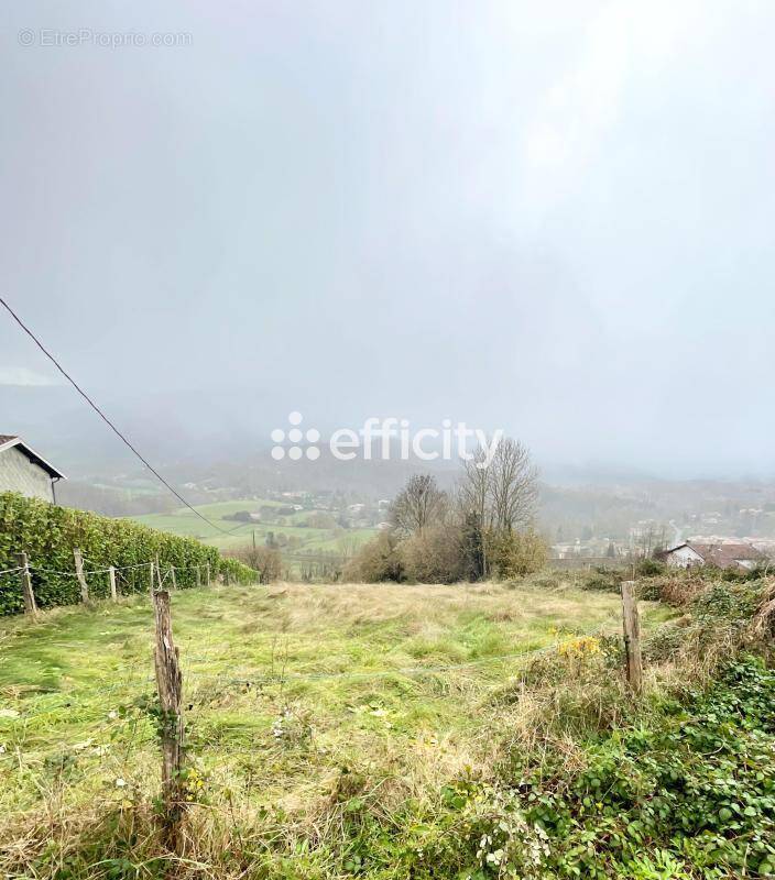Terrain à SAINT-PIERRE-DE-RIVIERE