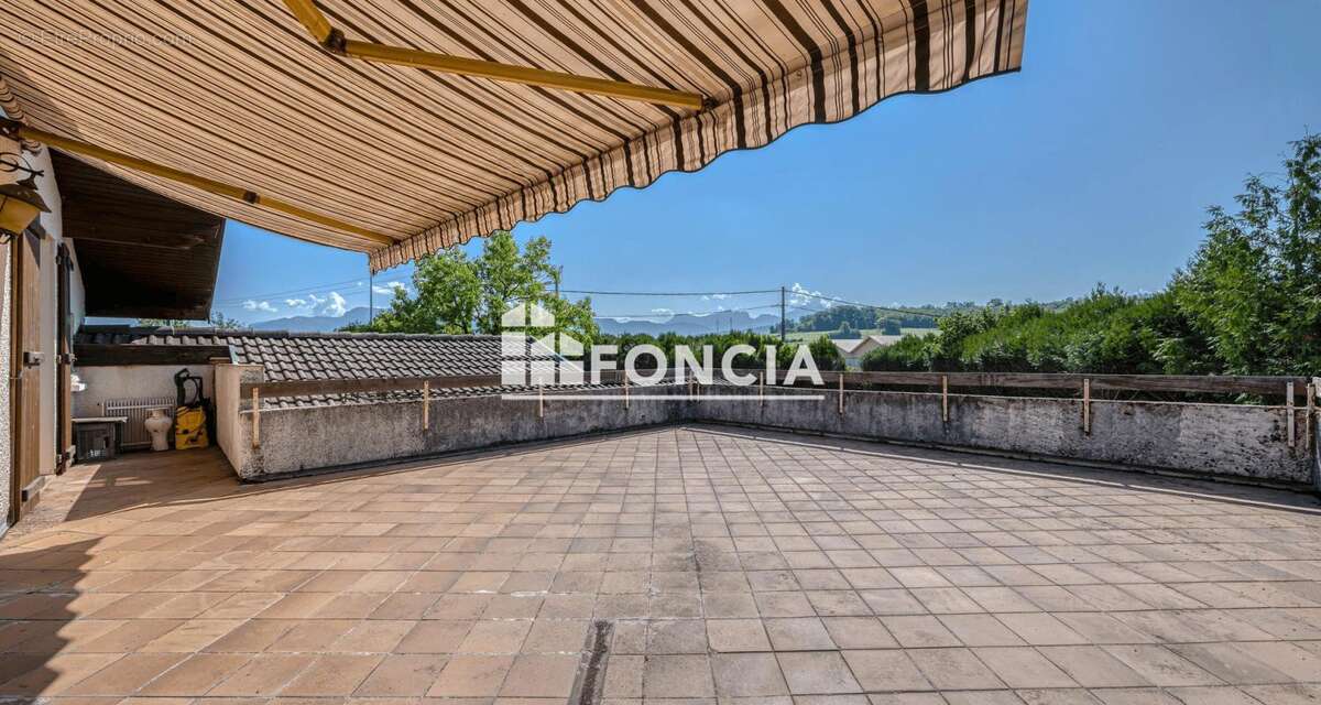 Chavanod - Belle propriété avec piscine, grand terrain et garage de 50 m² - photo 7