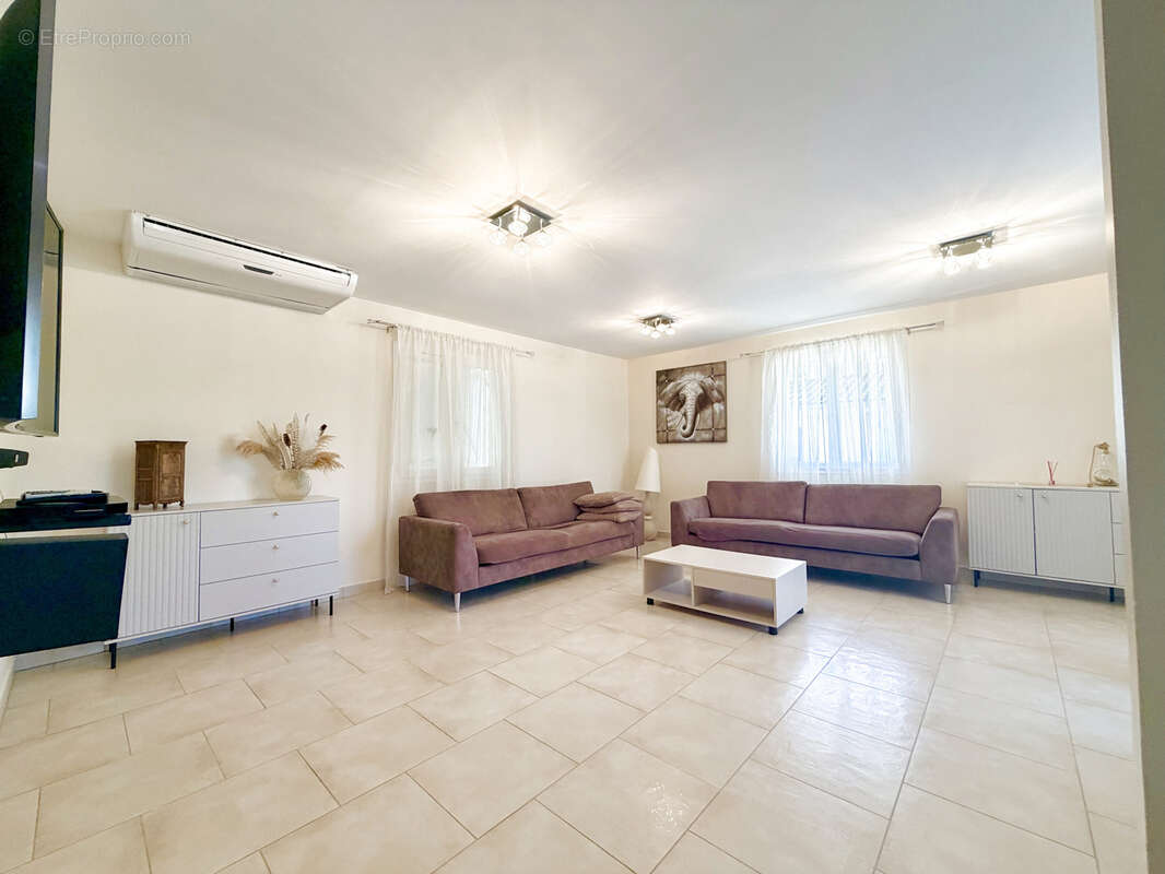 Maison 165 m2 Parcieux avec un terrain de 1434 m2 et piscine chauffée. - photo 7