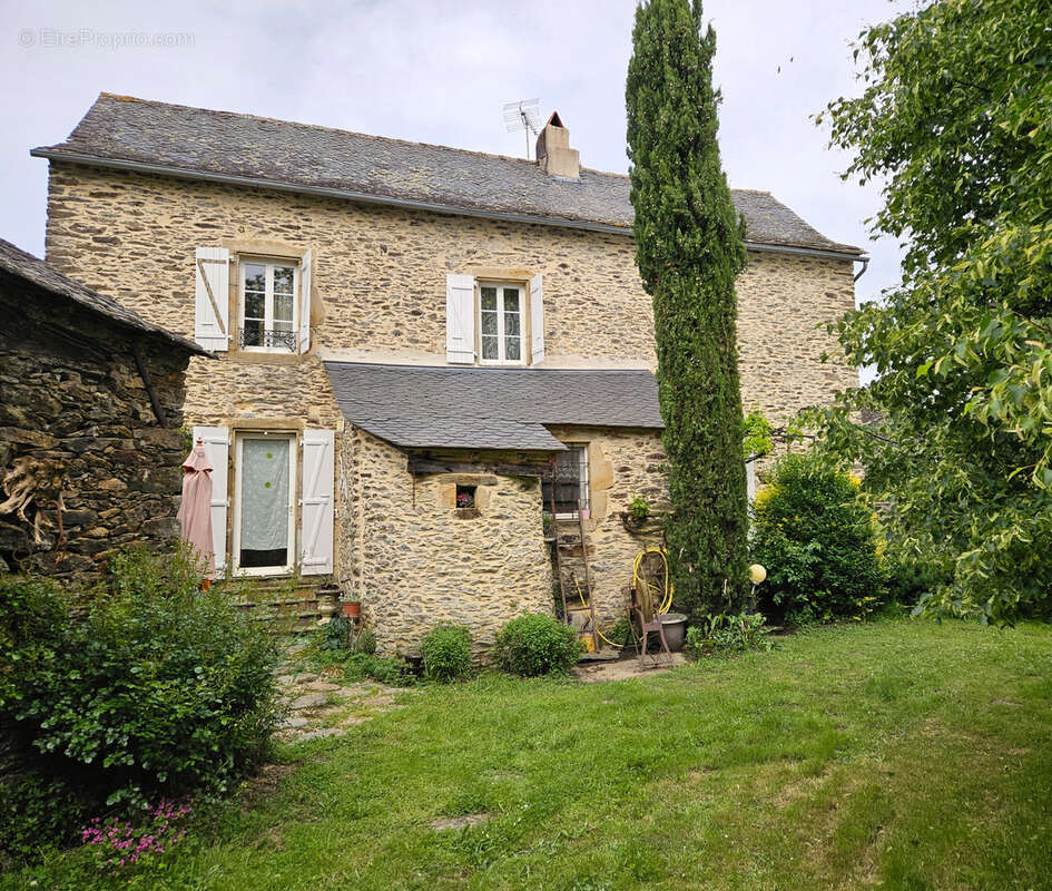 Maison à LA SALVETAT-PEYRALES