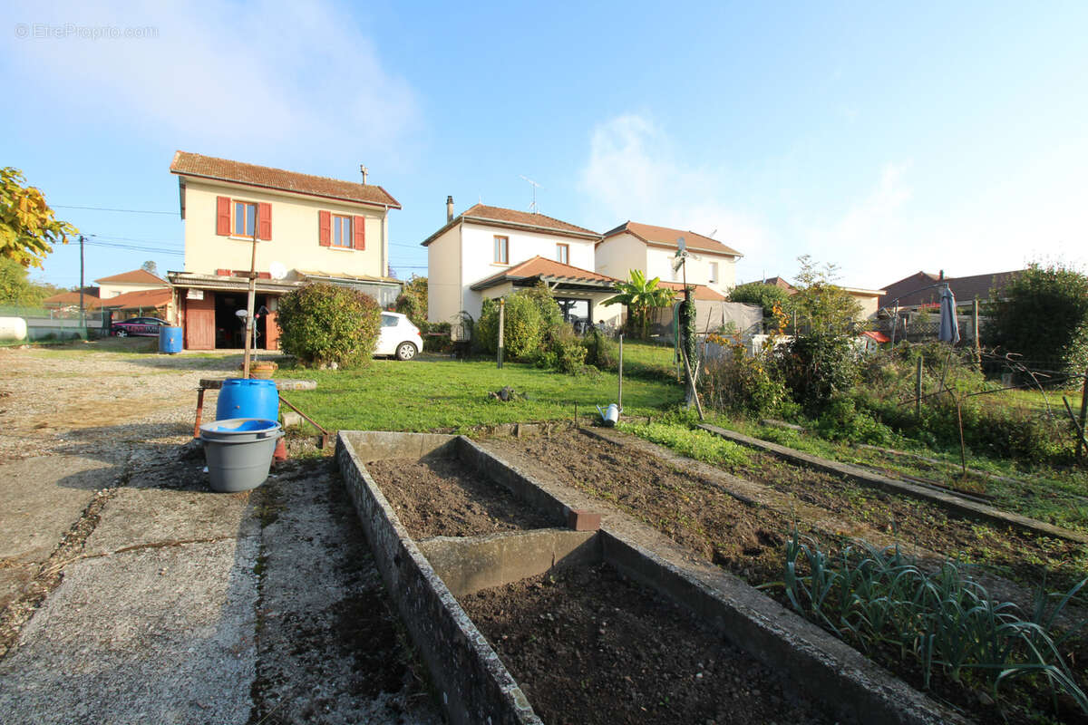 Maison à LA BATIE-MONTGASCON