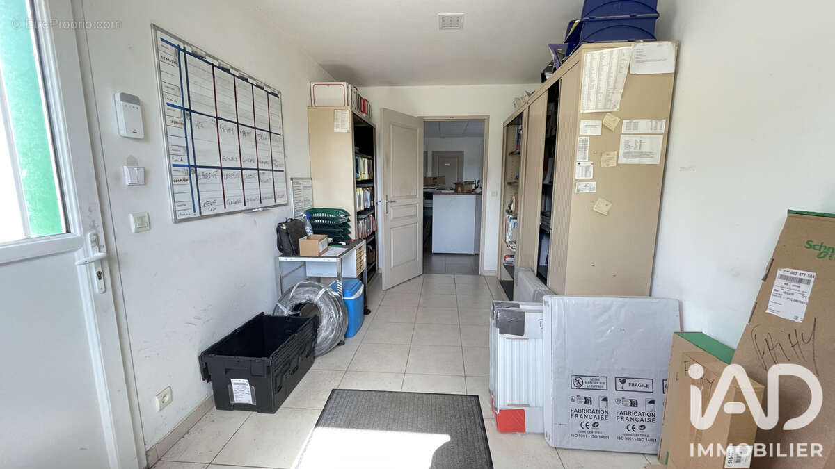 Commerce 323 m² à Saint-Jean-Brevelay  - photo 7